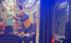 Düzensiz göçmenleri taşıyan minibüs dereye uçtu 20 yaralı