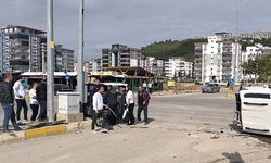 Otomobil ile kamyonet çarpıştı 3 yaralı