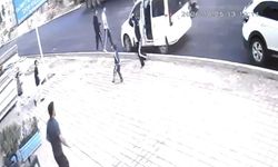 Otomobilin çocuğa çarpma anı kamerada