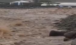 Sağanak yağış menfezleri yıktı