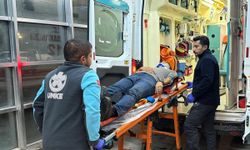 Kayganlaşan yolda devrilen motosikletin sürücüsü yaralandı