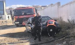 Park halindeki otomobilde yangın
