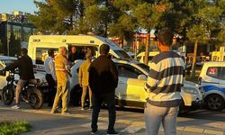Kaza sonrası taraflar birbirine girerek caddeyi ringe çevirdi