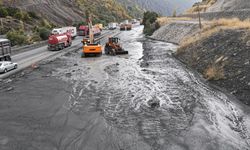 Sel ve heyelanın yol açtığı tahribat havadan görüntülendi