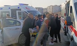 Otomobil ile motosiklet çarpıştı 2 yaralı