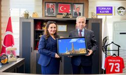 Bülent Arınç, İdil Belediye Başkanı Türkan Kayır ile görüştü