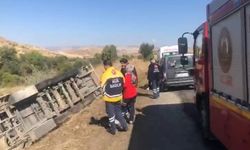 Tır şarampole devrildi 1 yaralı
