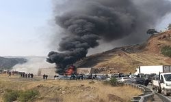 Duvara çarpan tır alev alev yandı