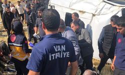 Tır ile yolcu minibüsü ile çarpıştı 11 yaralı