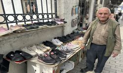 55 yıldır tamir ettiği ayakkabıları ihtiyaç sahiplerine ücretsiz veriyor