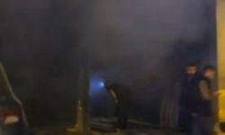 Cizre’de yangın facianın eşiğinden döndü; 4 araç yandı