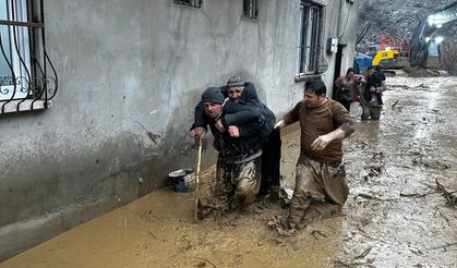 Uludere’de Zarar Büyük, Evler Hasar Gördü, Hayvanlar Telef