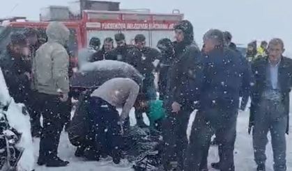 Yağış nedeniyle kamyonetler çarpıştı; 8 yaralı