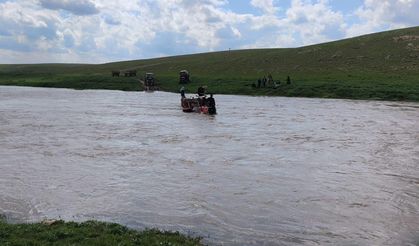 Yükselen dere suları nedeniyle 3 kişi mahsur kaldı