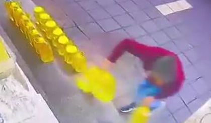 Kaşla göz arasında sıvı yağları alıp kaçtı