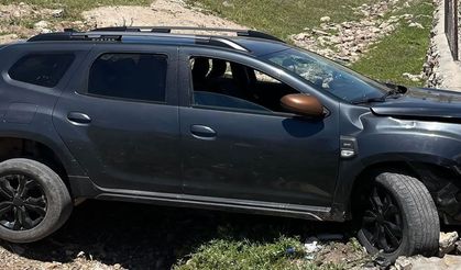 Kontrolden çıkan otomobil yol kenarına savruldu, 2 yaralı
