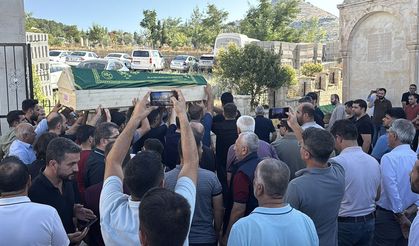 Kazada hayatını kaybeden 2 kişi toprağa verildi