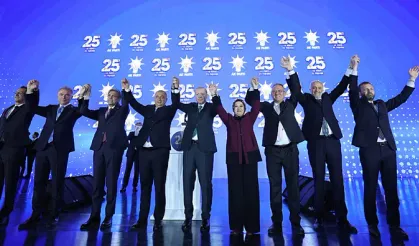 AK Parti’ye 3 milletvekili ve 7 belediye başkanı katıldı