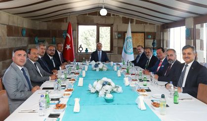 Rektör Eronat, bölgesel iş birliği için Ahlat’ta