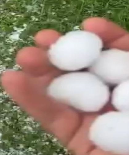 Ceviz büyüklüğünde yağan dolu zor anlar yaşattı