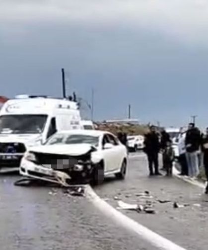Otomobil ile motosiklet kafa kafaya çarpıştı 1 yaralı