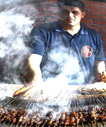 Diyarbakır’da Kurban Bayramı oldu 'ciğer bayramı'