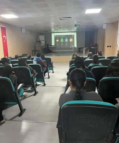 Şırnak’ta Öğrencilere “Güvenli İnternet Kullanımı” Eğitimi