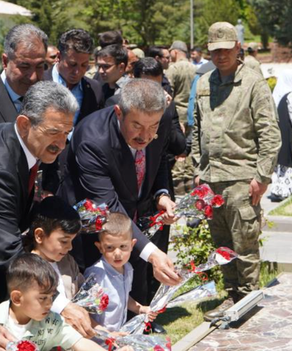 Şehitlikte Duygu Dolu Anlar, Şırnak’ta Bayram Programı