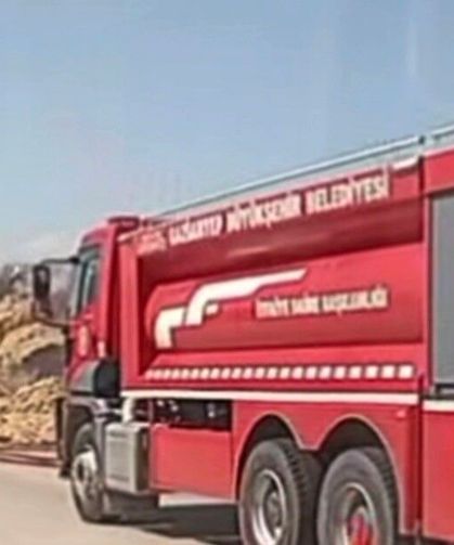 Saman balyası yüklü tırda yangın
