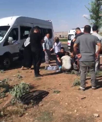 Para nakil aracı ile minibüs çarpıştı, 15 yaralı
