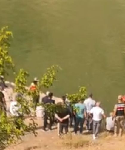 Botan Çayı’na giren çocuk kayboldu
