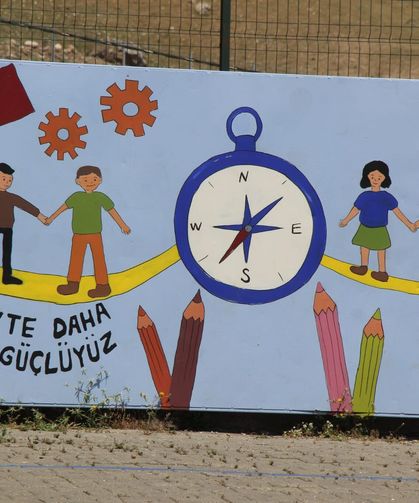 Cizre’de Okul Duvarları Hayallerle Renklendi