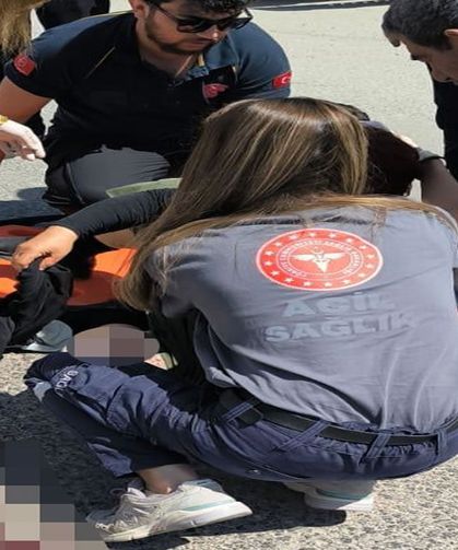 Motosikletten düşen kadın ağır yaralandı