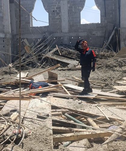 Cami inşaatındaki çökmede 3 işçi yaralandı