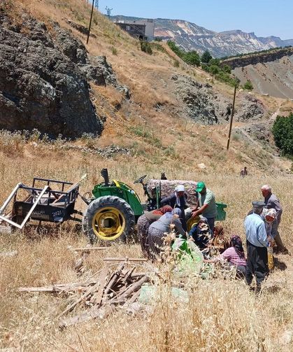 Virajı alamayan traktör takla attı: 1 ölü