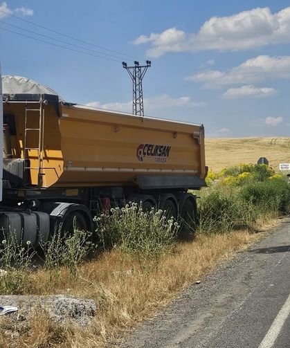 Kamyonla kamyonet çarpıştı, 2 ölü, 2 yaralı