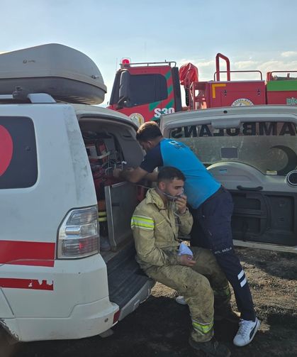 Yangına müdahale eden 4 personel dumandan etkilendi