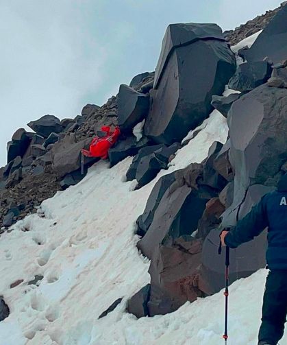 Ağrı Dağı'nda bulunan kadın dağcının cenazesi indirildi