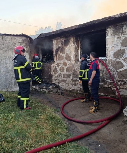 Yangına uykuda yakalanan 22 kişilik aile kurtarıldı