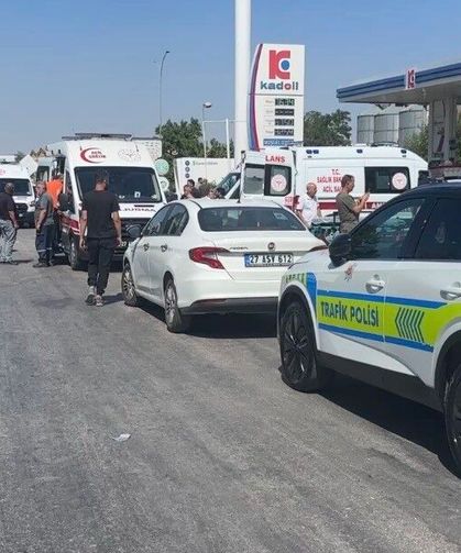 İşçi servisi tıra arkadan çarptı: 11 yaralı