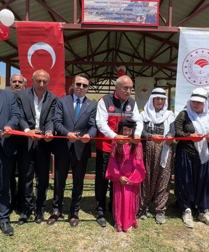 Bakan Yumaklı, berivanlarla telefonda görüntülü görüştü