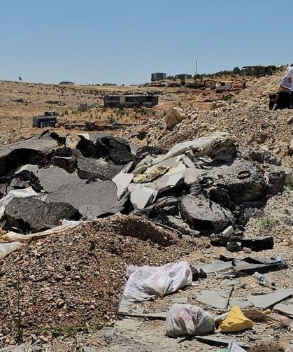 Boş arazide battaniyeye sarılı erkek cesedi bulundu