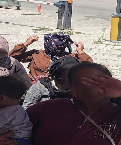 Dilenci şebekesine operasyon: Kameralara el salladılar