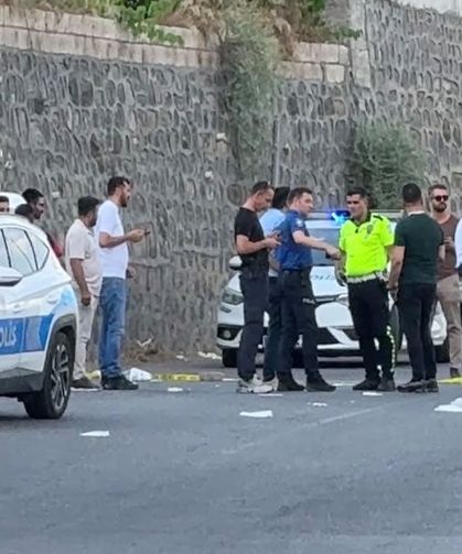 Seyir halindeki araca silahlı saldırı, 1 ağır yaralı