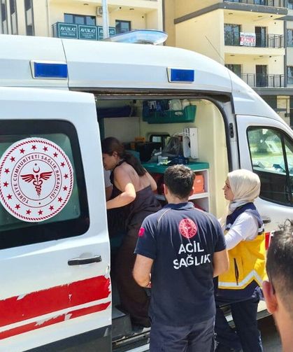Devrilen motosikletteki 2 kişi yaralandı