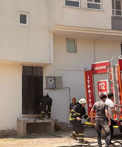 İşçilerin kaldığı evde yangın 2 kişi dumandan etkilendi