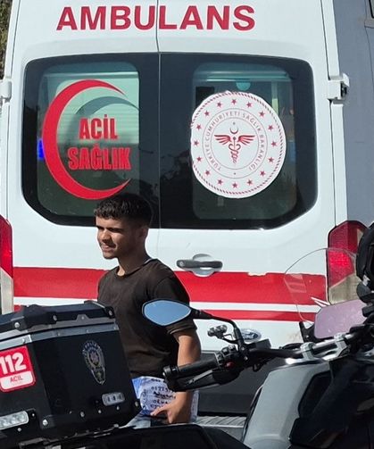 İki otomobil çarpıştı 3 kişi yaralandı