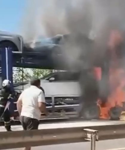 Otomobil yüklü tır alev alarak patladı