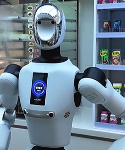 Eczaneler de robotlara teslim edildi