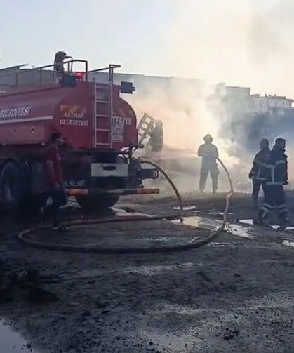 Palet üretim tesisinde korkutan yangın